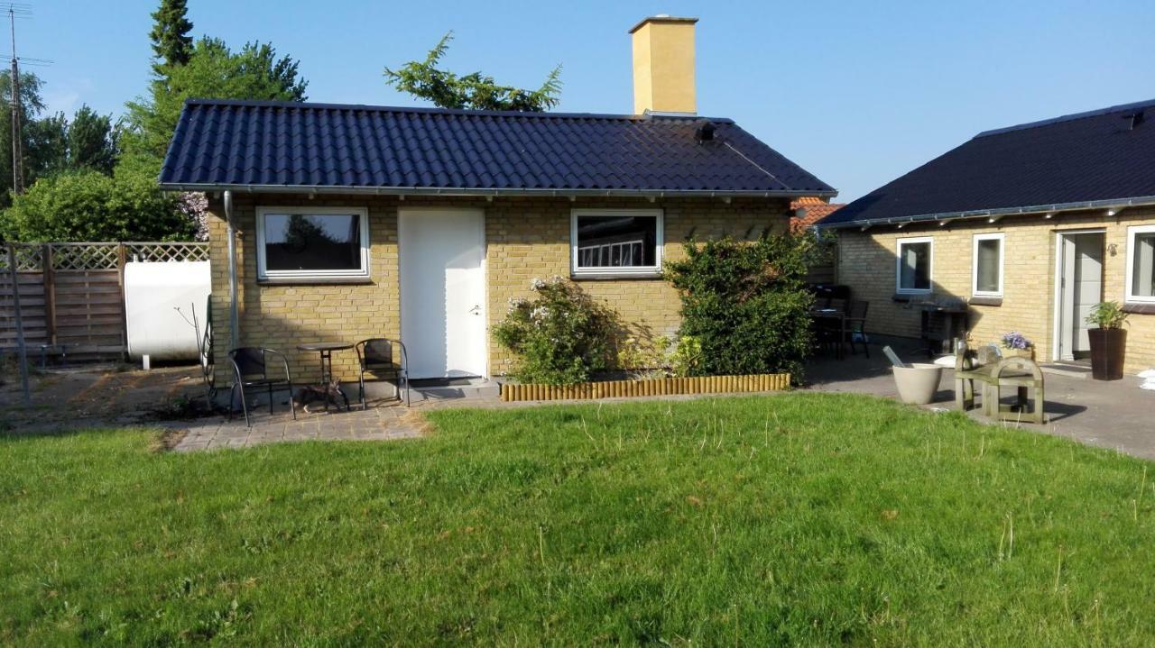 Commuter Room For One Or Two People Munkebo Exterior photo