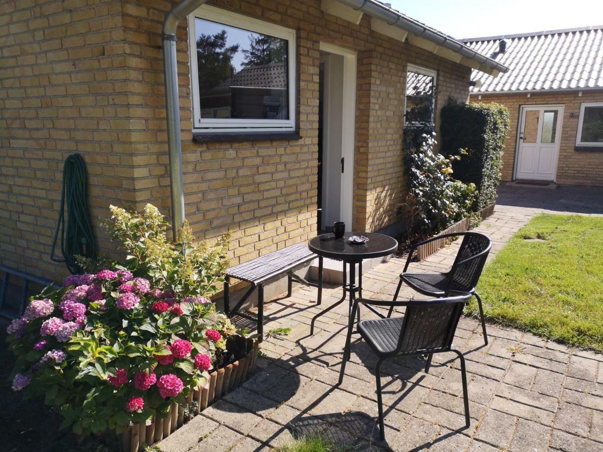 Commuter Room For One Or Two People Munkebo Exterior photo