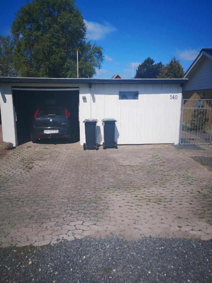 Commuter Room For One Or Two People Munkebo Exterior photo